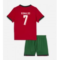 Camiseta Portugal Cristiano Ronaldo #7 Primera Equipación Replica Eurocopa 2024 para niños mangas cortas (+ Pantalones cortos)